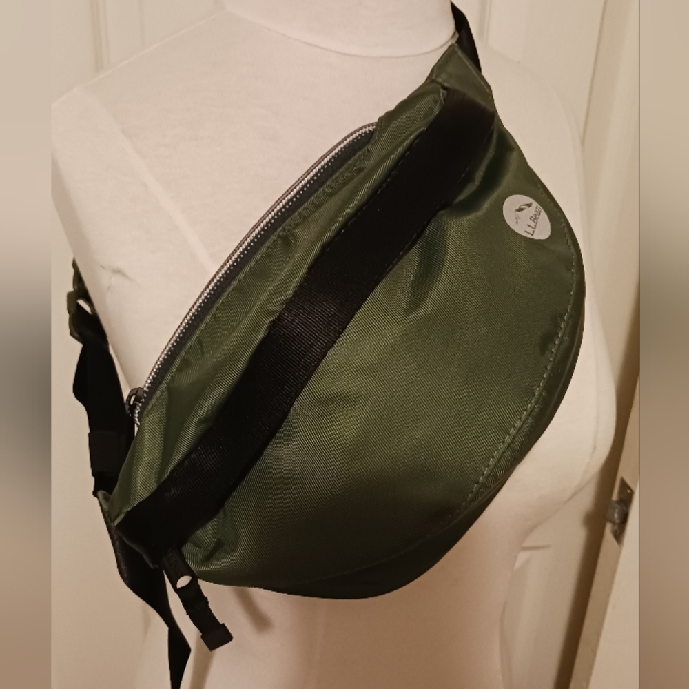 L.L. Bean Boundless waist/sling Fanny Pack Green & Black Crossbody Bag